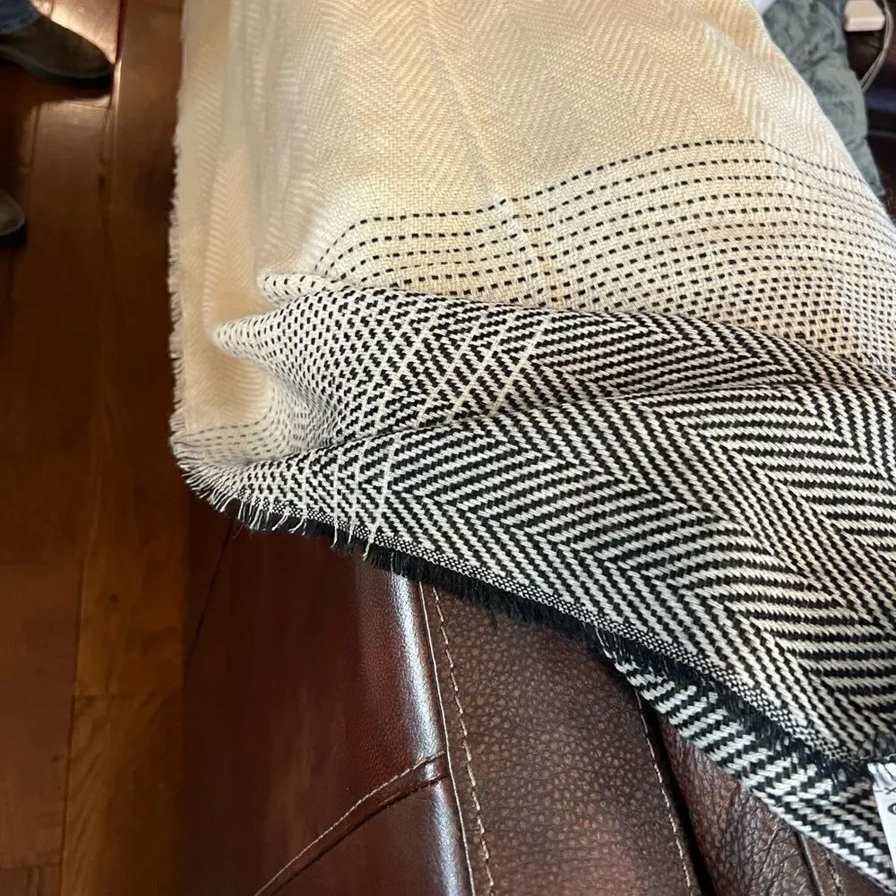 NWT Old Navy scarf beige and black with fringe
